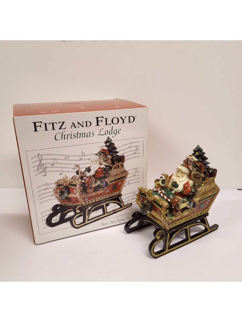 Fitz and Floyd Christmas Lodge Musical Sleigh 2004 Here Comes Santa Claus Works